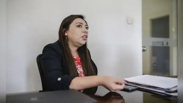 Jefa de Defensoría del Pueblo en Arequipa y su cercanía con el congresista Edwin Martínez