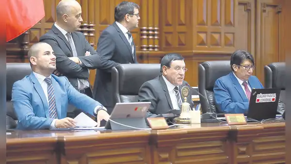 Congreso: despilfarran S/1,3 millones en bonos para parlamentarios