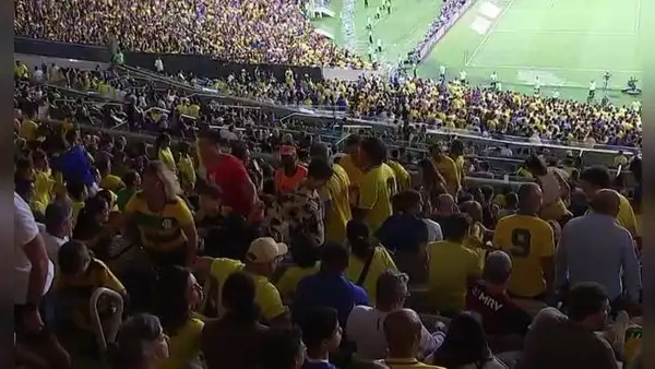 Hinchas de Brasil abandonaron el Maracaná faltando varios minutos en el duelo ante Argentina