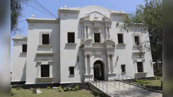 UNSA compra los mismos libros, pero a precios distintos
