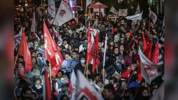 Rechazan maniobra del Congreso para desaparecer movimientos regionales