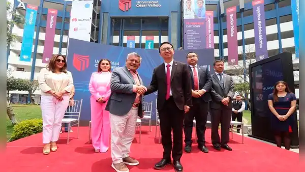 César Acuña confunde a directivo de Huawei y le dice gerente de Hawái: "Solo para en Perú"
