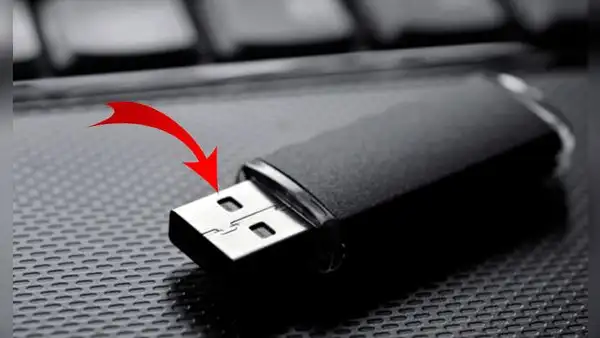 ¿Por qué las memorias USB tienen 2 agujeros y qué sucede si los tapas o no existieran?