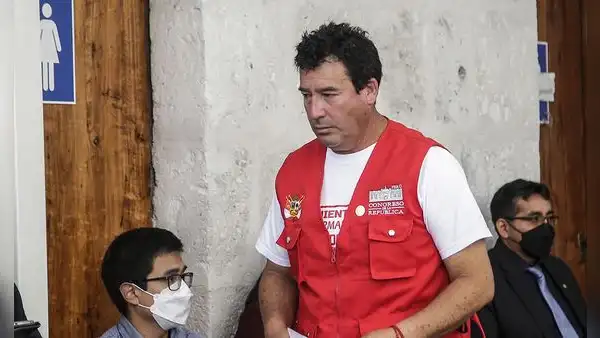 Congresista Edwin Martínez desbocado: "Quieren j... al país"