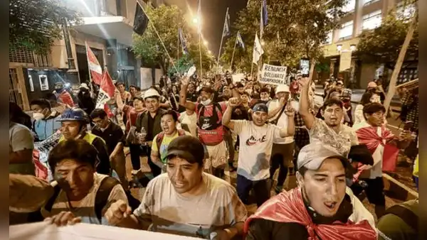Ciudadanía se moviliza contra el Ministerio Público, Ejecutivo y Congreso ante crisis de corrupción,