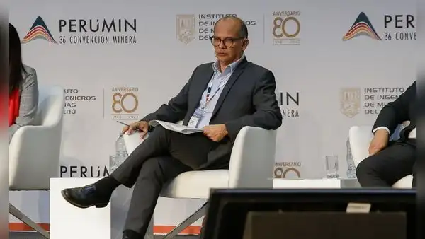 Miguel Castilla: Tenemos un Gobierno precario y Congreso prepotente y abusivo, que no le interesa nada