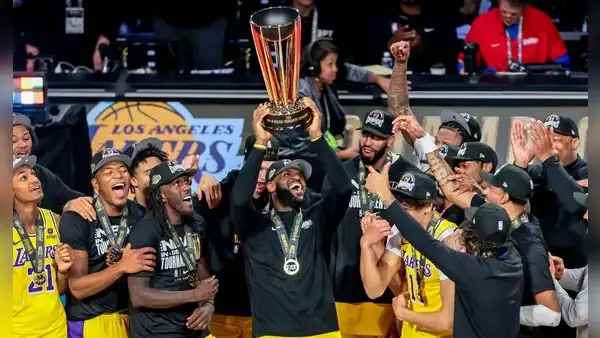 Los Angeles Lakers hicieron historia: ganaron la primera Copa NBA de la mano de LeBron y Davis