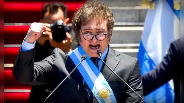 Milei anuncia un duro ajuste fiscal y estanflación, el "último mal trago" para Argentina