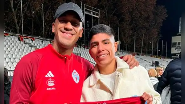 Renato Tapia le regaló su camiseta a Piero Quispe tras partido entre Celta vs. Rayo Vallecano