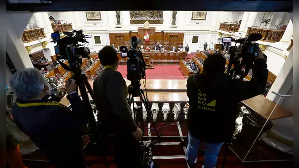 Perú Libre promueve nueva ‘ley mordaza’ para elevar penas por difamación contra la prensa