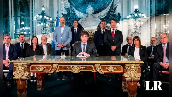Javier Milei presenta un decreto para privatizar todas las empresas del Estado argentino