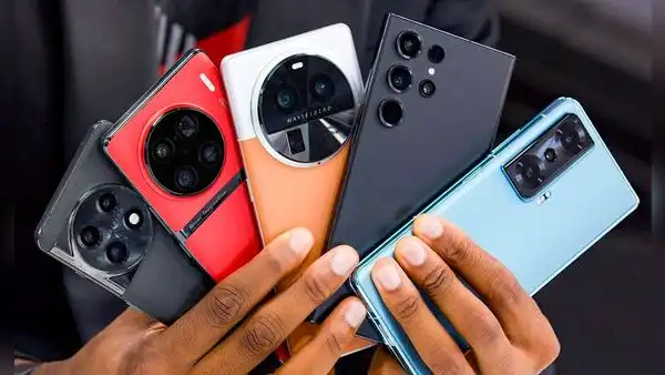 ¿Cuáles son los 10 mejores teléfonos del 2023, según los 'MKBHD Smartphone Awards'?