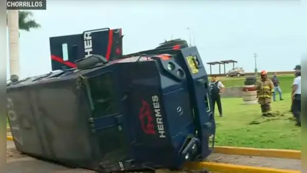 Camión de caudales se vuelca en Costa Verde: vía que conecta con av. Huaylas fue cerrada