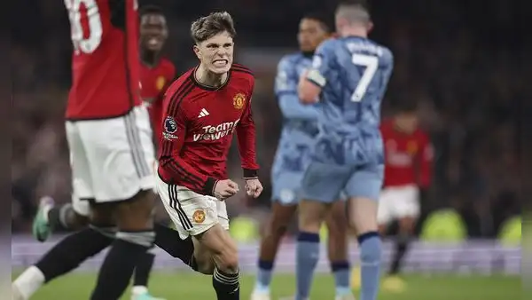 Manchester United volteó 3-2 a Aston Villa con doblete de Garnacho y le da un respiro a Ten Hag