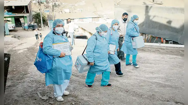 COVID-19: vacunación bivalente no avanza y suben contagios