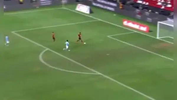 ¡El blooper del 2023! El insólito gol que un delantero se falló solo frente al arco en Egipto