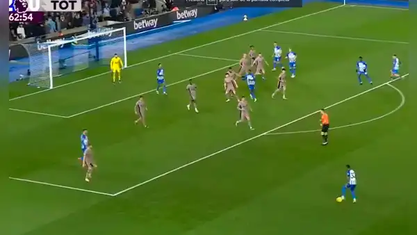 Pervis Estupiñán desata la locura en la Premier con espectacular golazo al ángulo