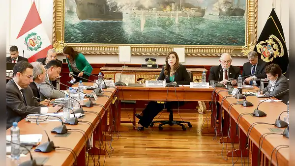 Congreso avanza proceso para destituir a la Junta Nacional de Justicia