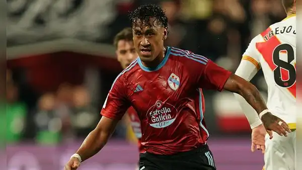 ¿Por qué Renato Tapia podría firmar por otro club aunque tiene contrato vigente con Celta de Vigo?