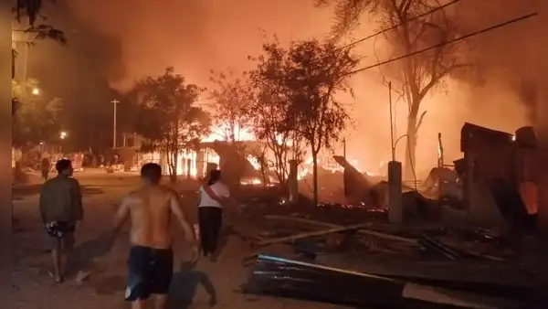 Incendio en Piura consumió al menos 20 viviendas y familias lo perdieron todo