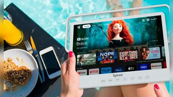 Parece una tablet, pero es un Smart TV portátil resistente al agua que tiene Google TV