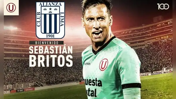 Excapitán de Alianza Lima posa con el escudo de Universitario tras llevar a Sebastián Britos a la 'U'
