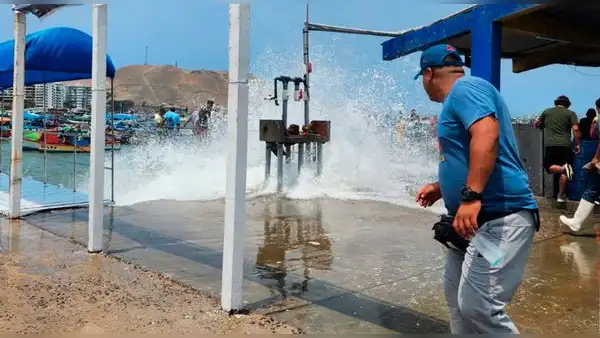 Oleajes anómalos en Perú: cierran playas de Ancón y 68 bahías en Perú