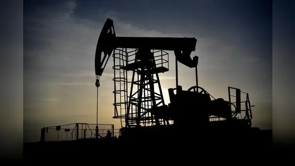Petróleo global cae por incremento de la oferta de OPEP y recorte de precios de Arabia Saudí