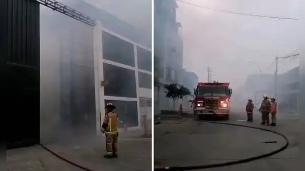 Ate: reportan incendio de gran magnitud en depósito de materiales inflamables