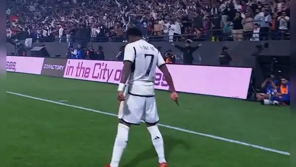 Vinícius Junior destroza al Barcelona: anotó un hat-trick y celebró como Cristiano Ronaldo