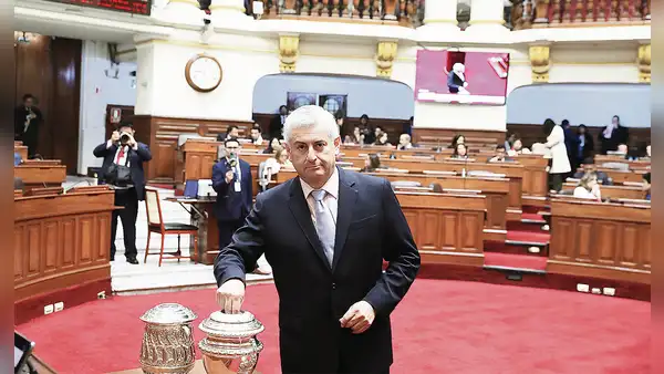 Piden máxima sanción para Juan Carlos Lizarzaburu por comentario sexista