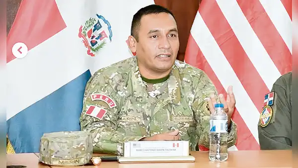 General Marco Marín, que exculpó a militares de muertes, se queda un año más en EE. UU.