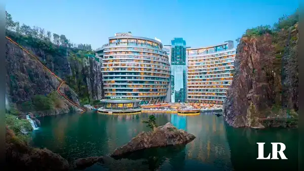 El lujoso hotel que desafía las leyes de la arquitectura: construido bajo el agua y no hacia arriba