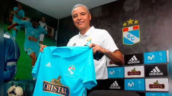 ¿Qué fue de Alexis Mendoza, el extécnico de Sporting Cristal que duró 29 días en el cargo?