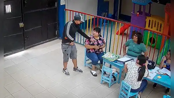 SJL: delincuente asalta a profesoras de colegio inicial en presencia de una niña