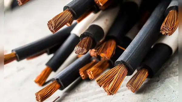 El metal que podría reemplazar al cobre como conductor de electricidad: hasta 3 veces más barato