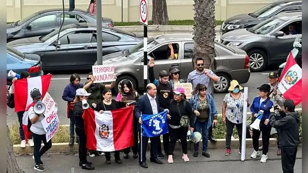 Rosa María Palacios y Gustavo Gorriti sufren persecución y acoso