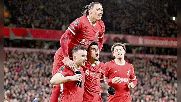 Liverpool cumplió con la tarea y es primero en la Premier League