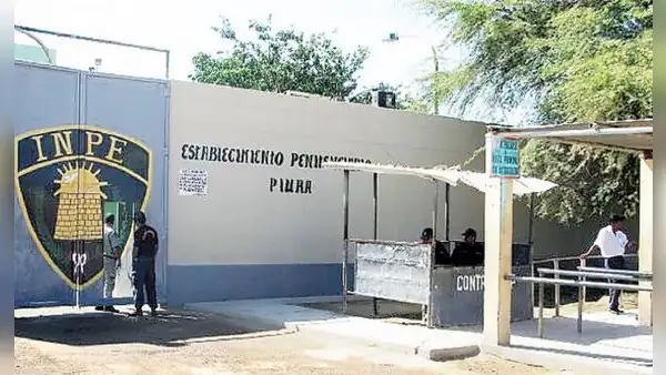 Condenan a 12 años de cárcel a 5 policías que robaron más de 150.000 dólares a ecuatorianos