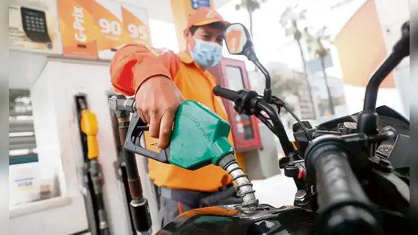 Aplazan a 2025 uso de combustibles bajos en azufre