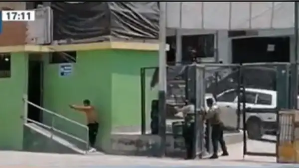 Dictan ocho meses de prisión preventiva a sujeto que amenazó con disparar a policías