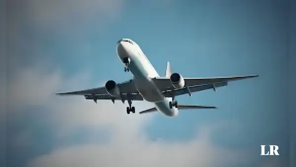 Hombre de 63 años muere dentro de avión tras derramar litros de sangre por nariz y boca