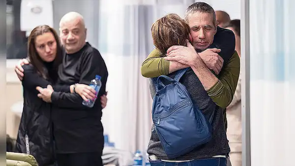 Israel libera a dos rehenes tras ataques en Rafah