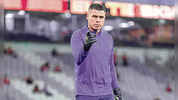 Universitario exigirá castigo para Ángelo Campos por estar al ras del campo en el clásico