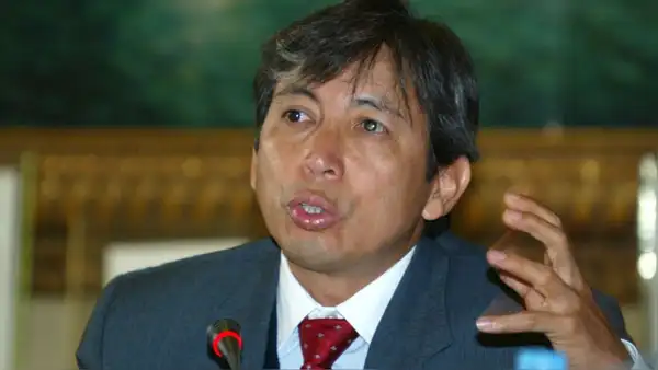 José Arista reemplaza a Alex Contreras como ministro de Economía y Finanzas