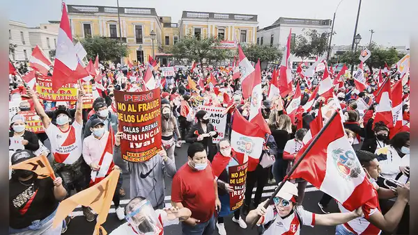 Eliminar recursos públicos afectará a los partidos políticos, estiman analistas
