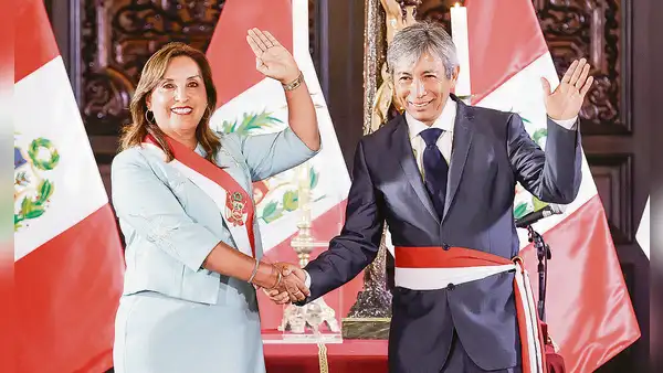 Alex Contreras no pudo encaminar la economía: José Arista lo releva en el MEF