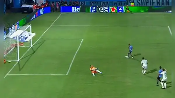 Bryan Reyna anotó su primer gol con Belgrano: presionó a la defensa y apareció como '9'