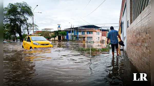 Piura y Tumbes soportan fuertes lluvias por más de 10 horas y calles amanecen inundadas