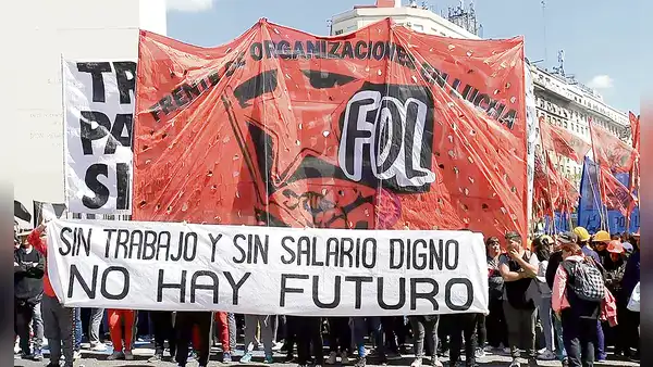 Javier Milei burla el diálogo y eleva apenas en 30% el sueldo mínimo